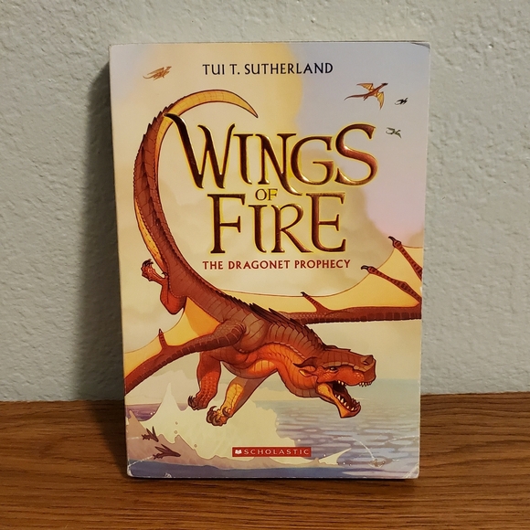 Bundle of 3 Scholastics "Wings of Fire" books. In very good used condition. - Picture 2 of 16